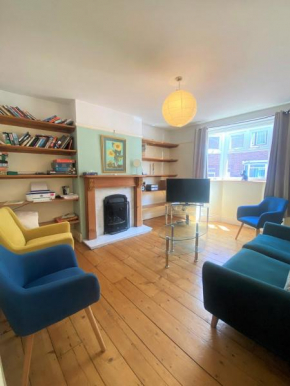 Colourful vintage-styled home in lovely Southville